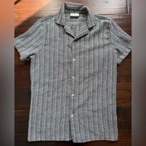 Larsson & Co Men's Black & White Zig-Zag Herringbone Textured Knit Resort Shirt